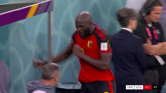 Lukaku đấm khu kỹ thuật - Bóng Đá
