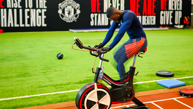 Axel Tuanzebe is working hard in a bid to regain full fitness - Bóng Đá