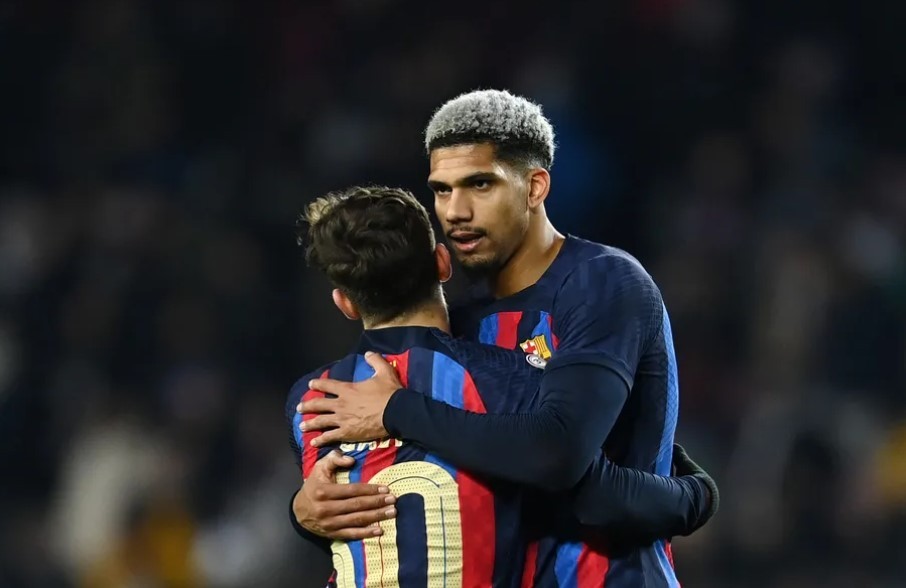 Sếp lớn Barca lên tiếng về tương lai 2 trụ cột - Bóng Đá