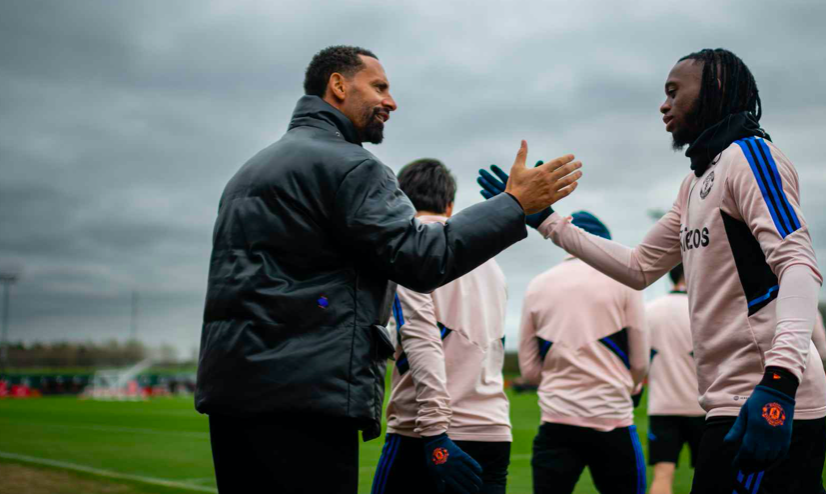 Sân tập Man Utd đón nhân vật đặc biệt trước đại chiến Barca - Bóng Đá