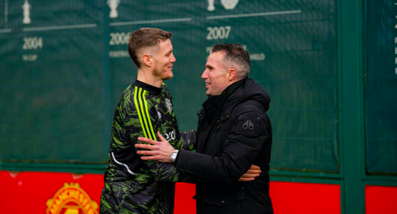 Van Persie bất ngờ tới buổi tập M.U, theo sát Wout Weghost - Bóng Đá