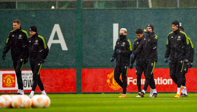 Cơn ác mộng số 9 trở lại, sân tập Man Utd yên ắng lạ thường - Bóng Đá