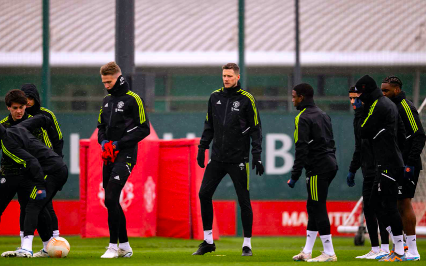 Cơn ác mộng số 9 trở lại, sân tập Man Utd yên ắng lạ thường - Bóng Đá