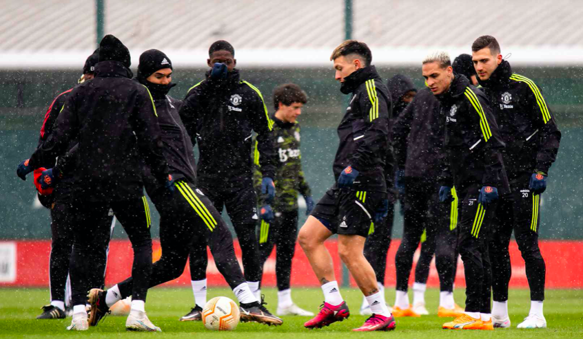 Cơn ác mộng số 9 trở lại, sân tập Man Utd yên ắng lạ thường - Bóng Đá