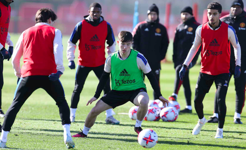 Loạt gương mặt mới xuất hiện, sân tập Man Utd  - Bóng Đá