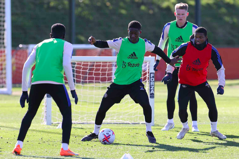 Loạt gương mặt mới xuất hiện, sân tập Man Utd  - Bóng Đá