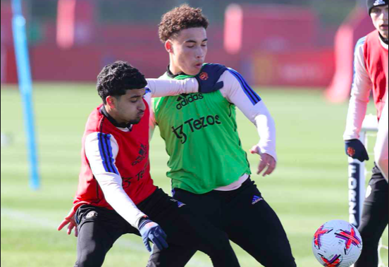 Loạt gương mặt mới xuất hiện, sân tập Man Utd  - Bóng Đá
