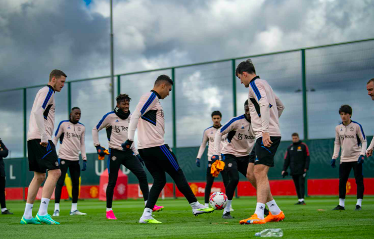 Casemiro tái hợp cạ cứng trên sân tập Man Utd - Bóng Đá