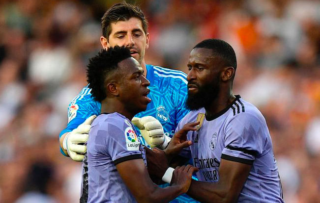 Chuyện gì đang xảy ra với Vinicius Junior? - Bóng Đá