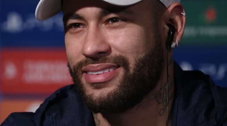 Neymar xin lỗi bạn gái giữa tin đồn ngoại tình - Bóng Đá