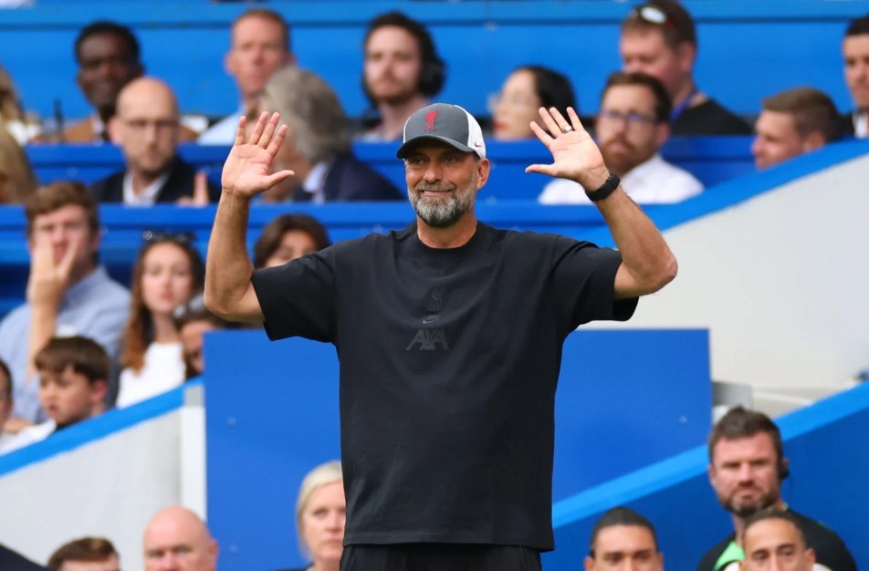 Neville thừa nhận bị choáng váng vì Liverpool - Bóng Đá