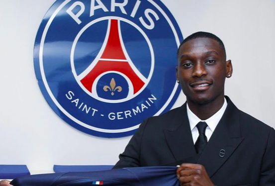 Official: Muani - Bóng Đá