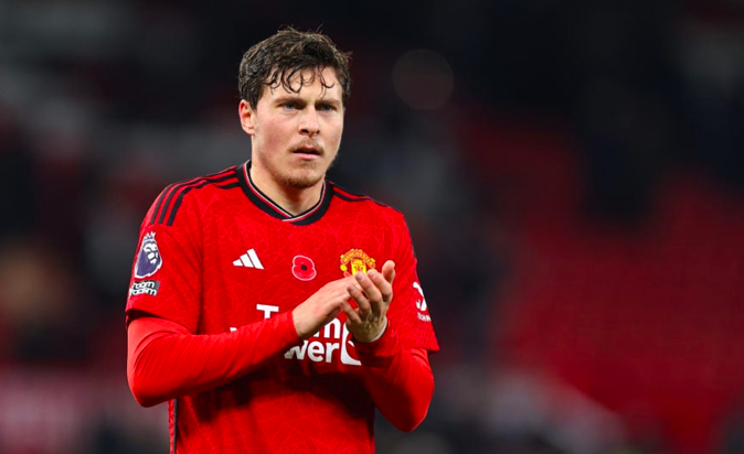 Man Utd ace was unstoppable against Luton with 117 touches, 94 per cent pass accuracy - Bóng Đá