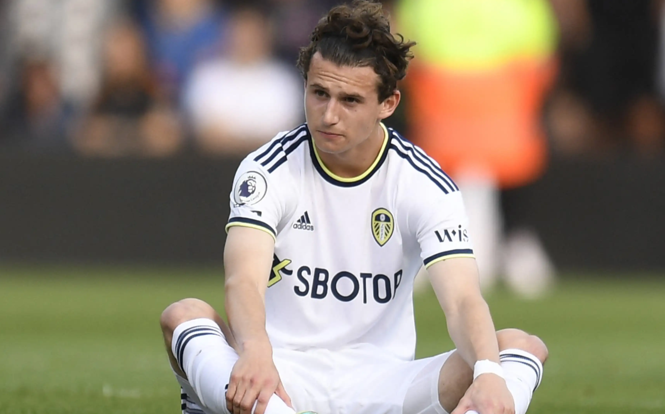 Cầu thủ cho mượn của Leeds bị cấm lái xe ở Anh - Bóng Đá