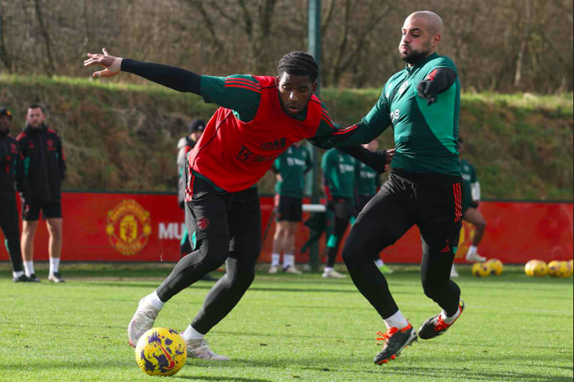 Hạ Villa, HLV Ten Hag nổi hứng phô diễn kỹ thuật trên sân tập Man Utd - Bóng Đá