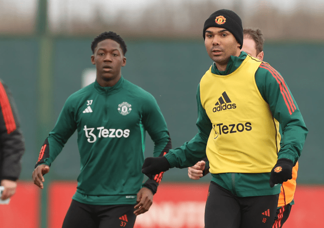 Casemiro reveals the advice he’s been giving Manchester United wonderkid Kobbie Mainoo - Bóng Đá