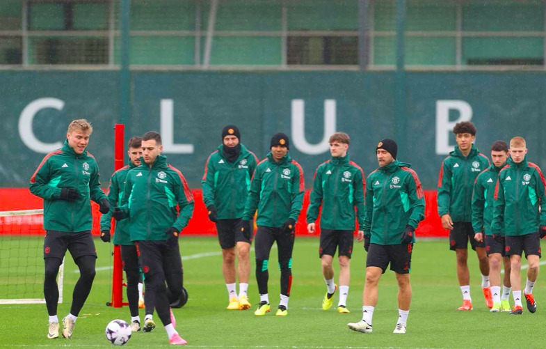 Cái tên lạ hoắc xuất hiện; Mainoo gây chú ý trên sân tập M.U - Bóng Đá