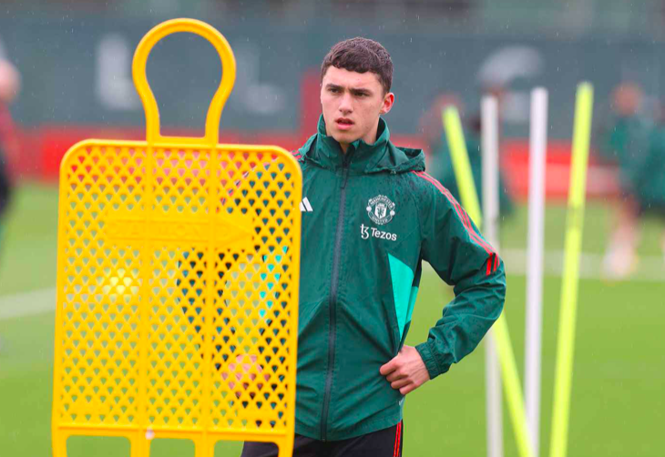 Cái tên lạ hoắc xuất hiện; Mainoo gây chú ý trên sân tập M.U - Bóng Đá