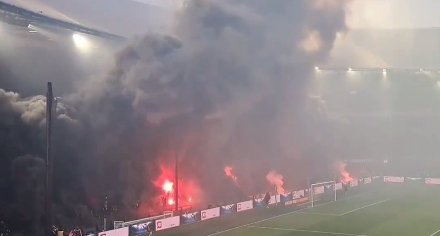 Sao Ajax chảy máu khi trúng vật thể lạ ở Siêu kinh điển Hà Lan - Bóng Đá