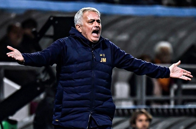 Làm loạn và phản thầy - 