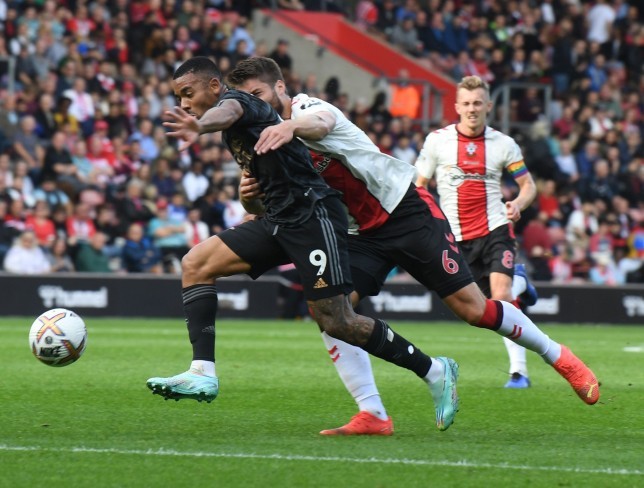 Arsenal punished as VAR missed Gabriel Jesus penalty incident, says ex-Premier League referee Mark Halsey - Bóng Đá