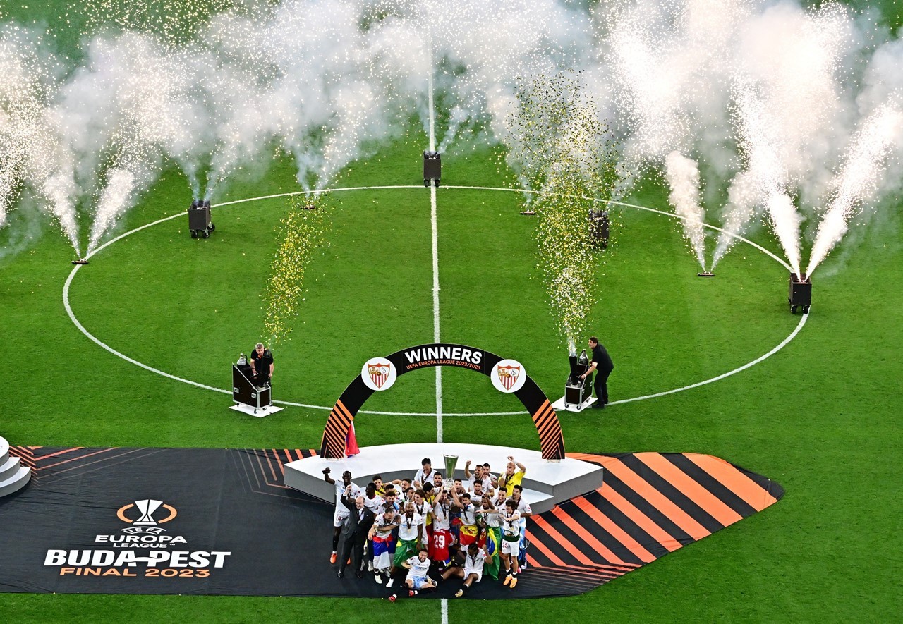 Khoảnh khắc Sevilla lần thứ 7 ẵm cúp Europa League - Bóng Đá