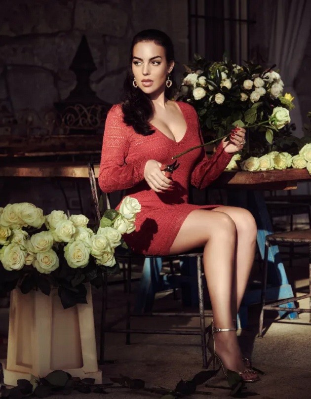 Georgina Rodriguez stuns as Cristiano Ronaldo’s girlfriend puts on seductive display for new clothing brand - Bóng Đá