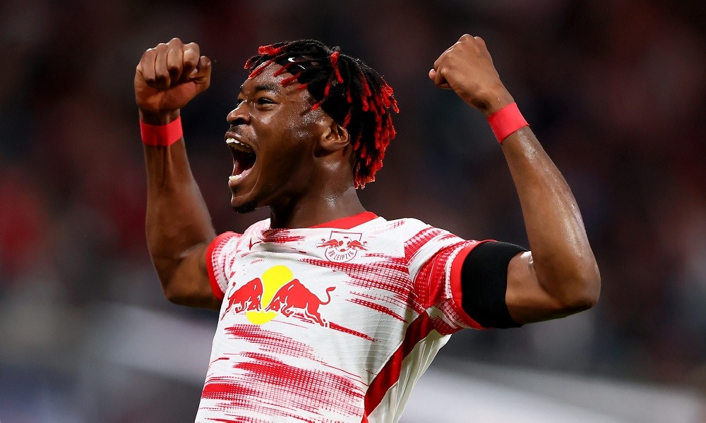 Romano wrote:  “Arsenal have sent their scouts to follow Mohamed Simakan - Bóng Đá