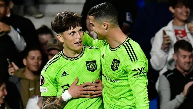 Garnacho xin cách ăn mừng, Ronaldo phản ứng mẫu mực - Bóng Đá