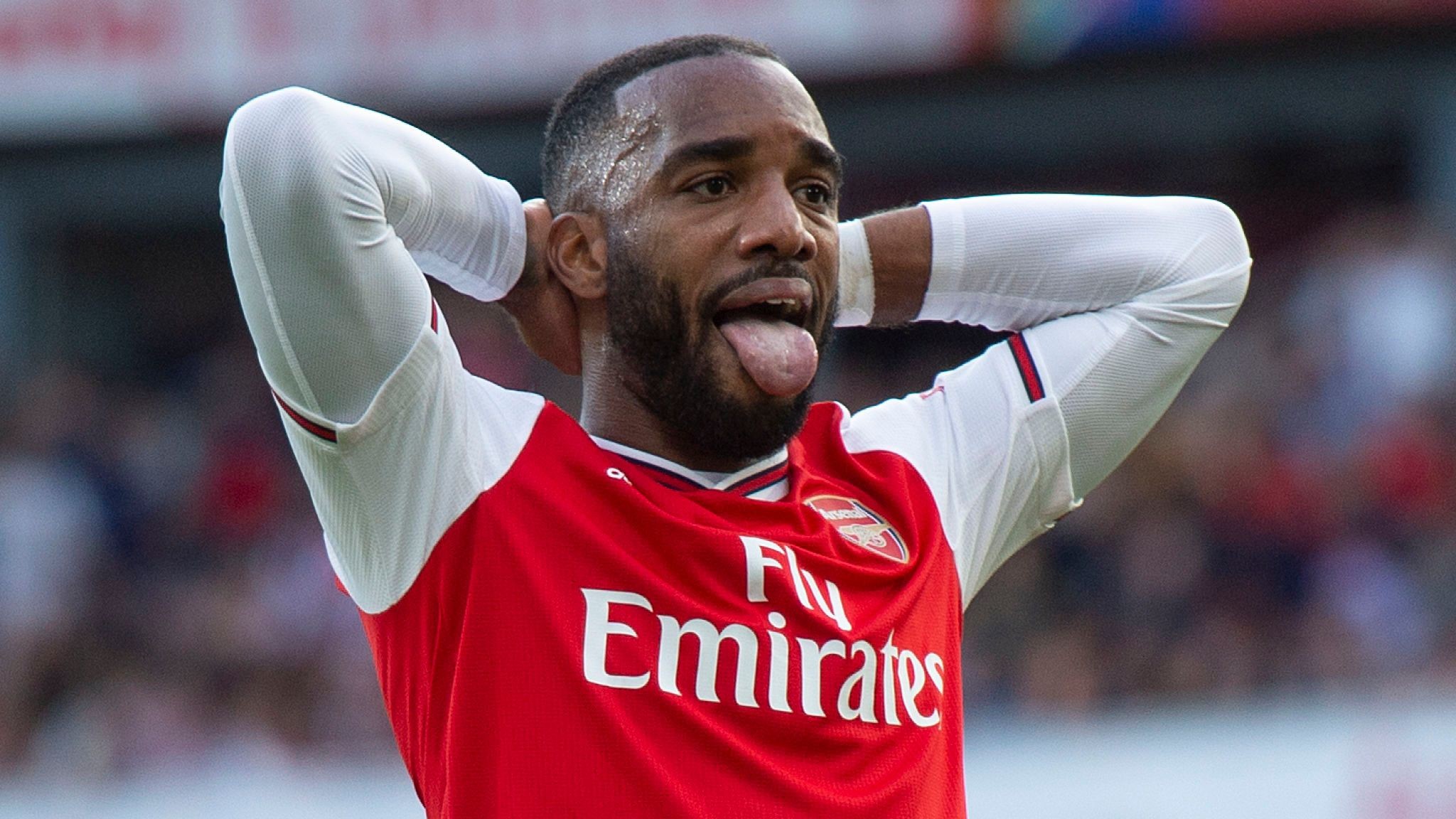 garth crooks slams lacazette - Bóng Đá