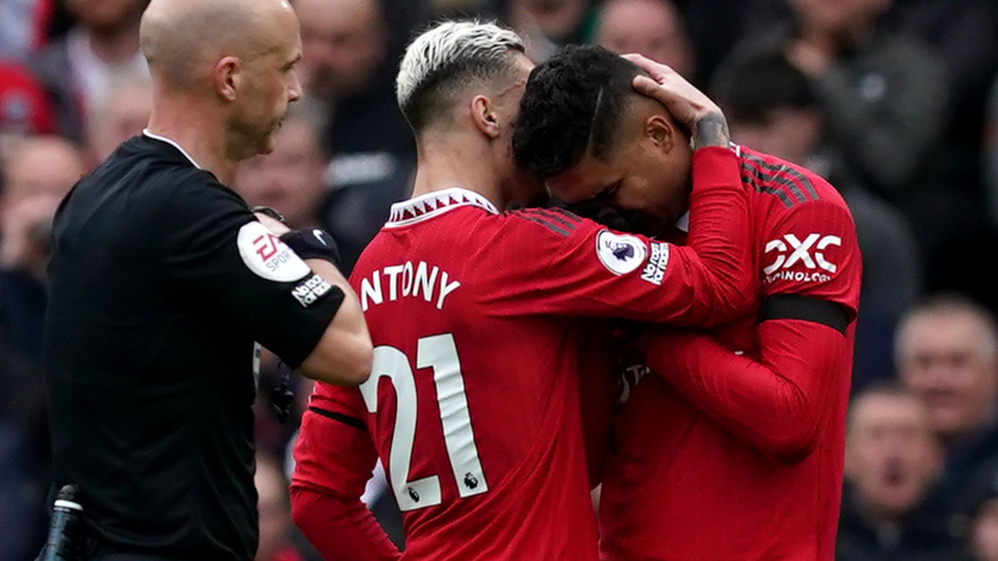 Man Utd quickly make decision on appealing Casemiro's red card ahead of four-game ban - Bóng Đá