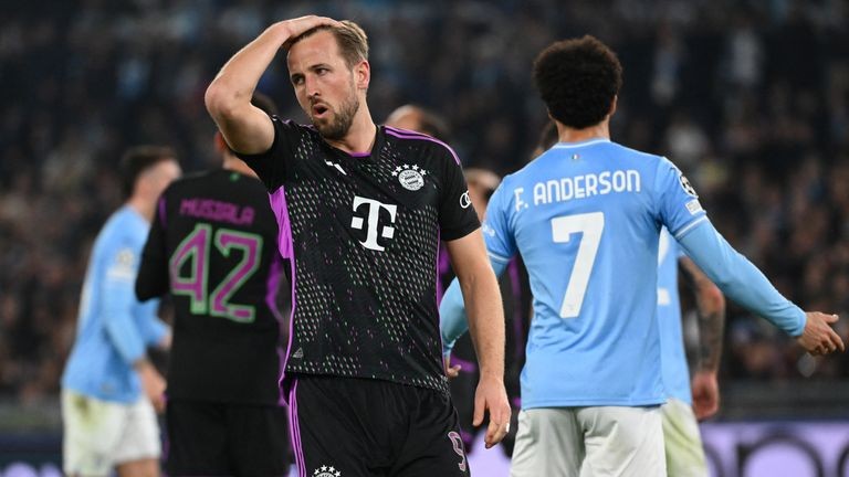Jamie Carragher labels Bayern Munich as a 'team of individuals' after 1-0 loss at Lazio  - Bóng Đá