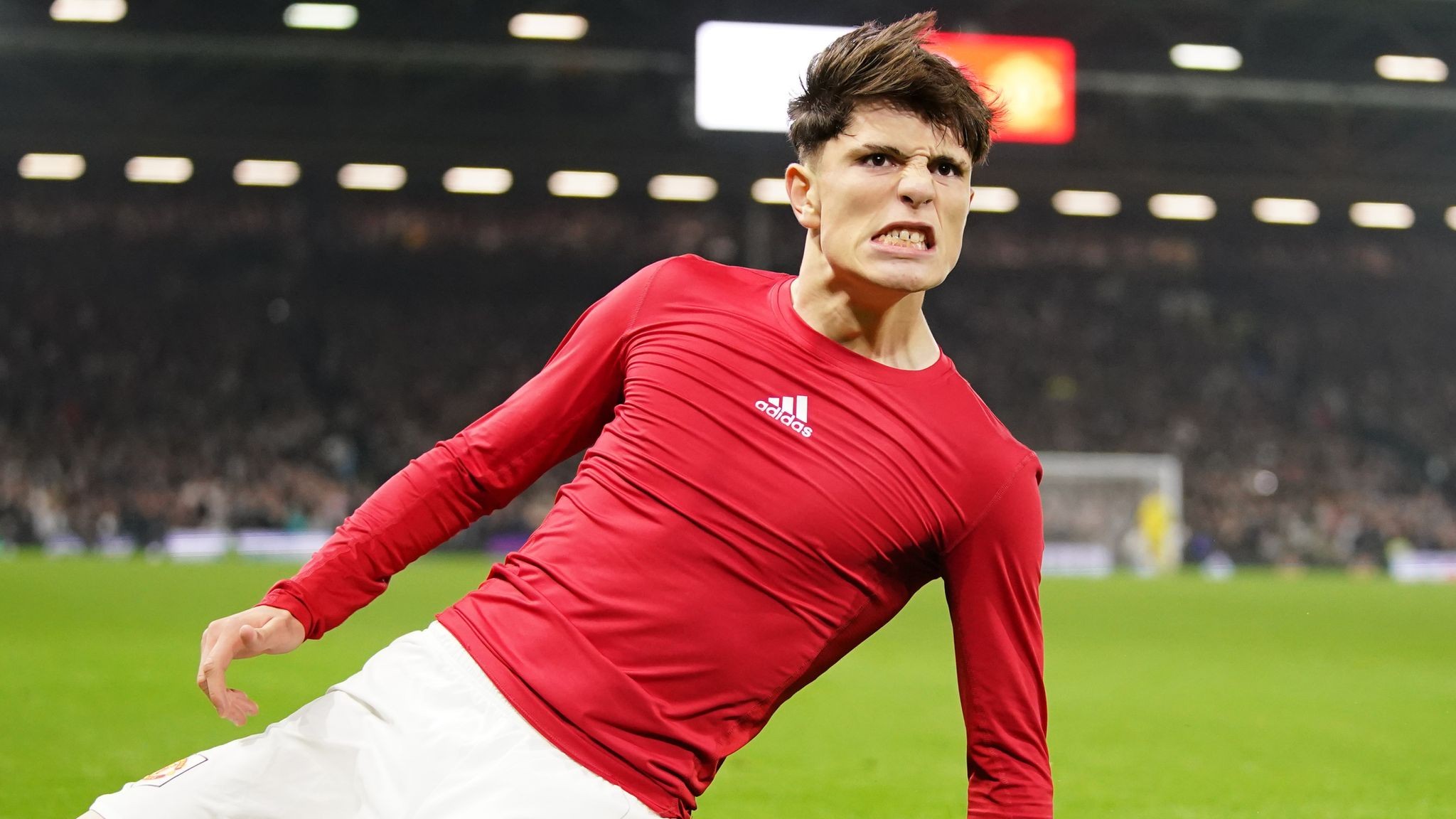 Erik ten Hag explains how Man Utd can get the best out of Alejandro Garnacho after Argentine's inspirational performance against Everton - Bóng Đá