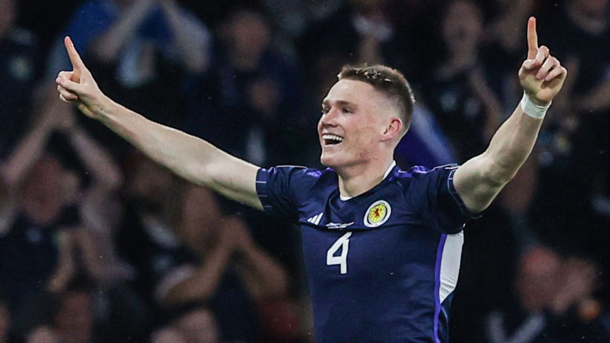 Quá đỉnh! McTominay bất ngờ 'ăn đứt' Haaland - Bóng Đá