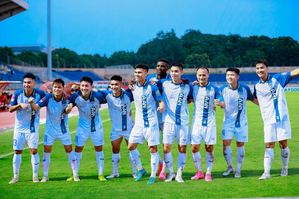 Thay Quế Ngọc Hải, Phạm Xuân Mạnh,... SLNA gọi loạt cầu thủ trẻ lên đội một - Bóng Đá