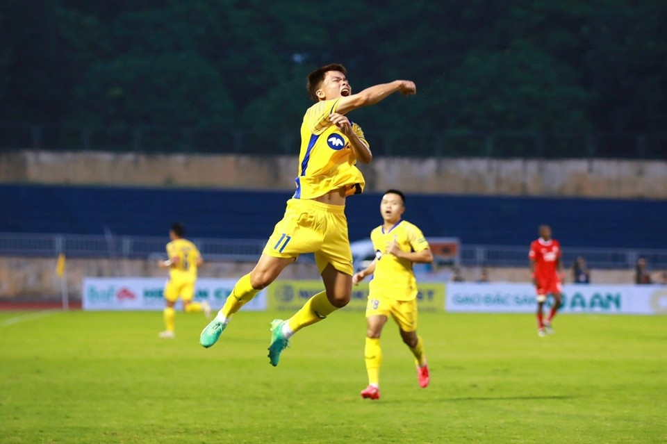 Hòa Viettel ngày ra quân, HLV SLNA hi vọng 1 điều vào dàn cầu thủ trẻ - Bóng Đá