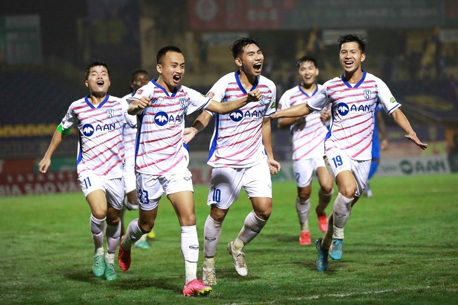 Hòa khó tin trên sân nhà, HLV SLNA nói gì? - Bóng Đá