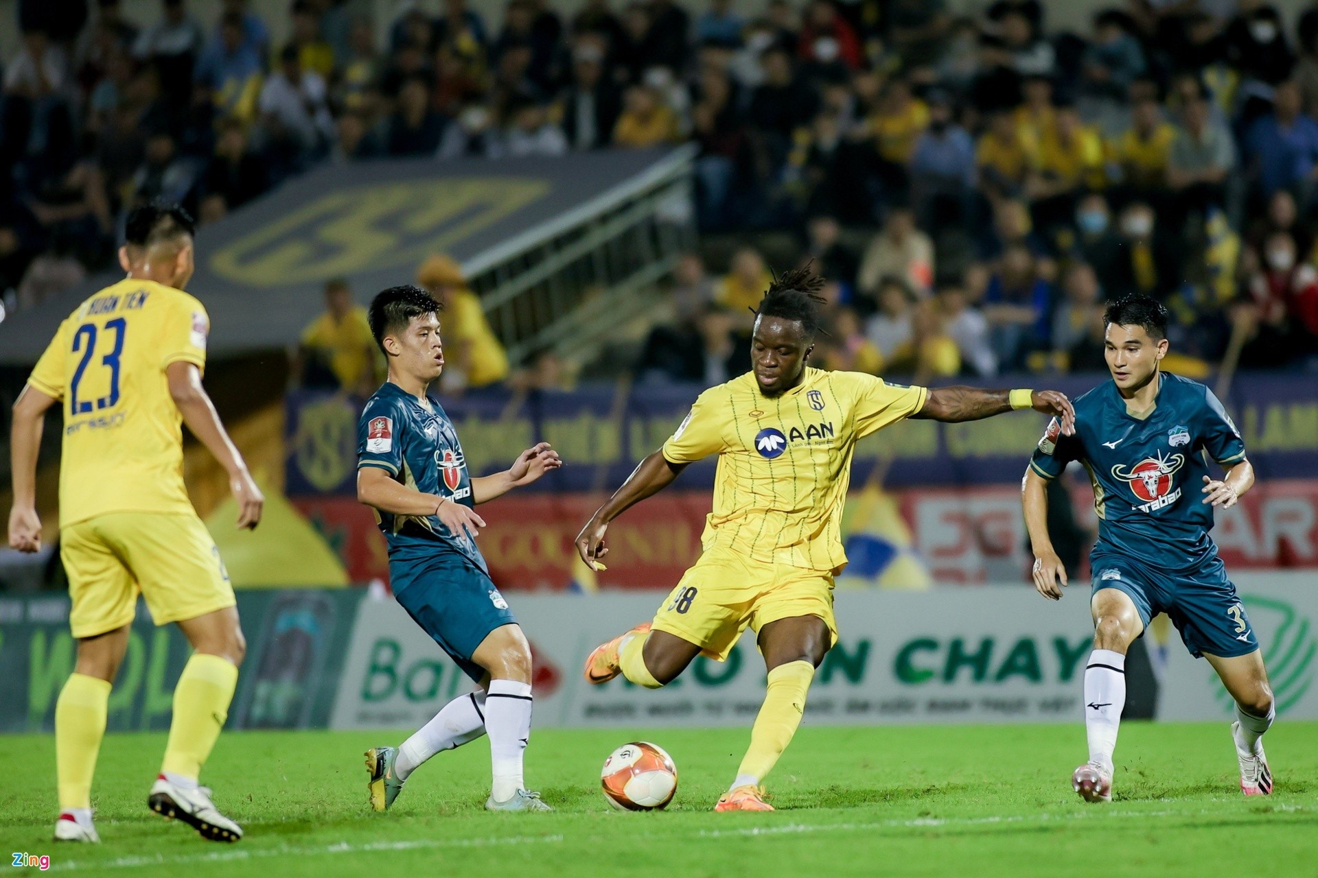 Tuyển thủ U22 ghi bàn giúp SLNA thắng trận đầu tiên ở V-League 2023 - Bóng Đá