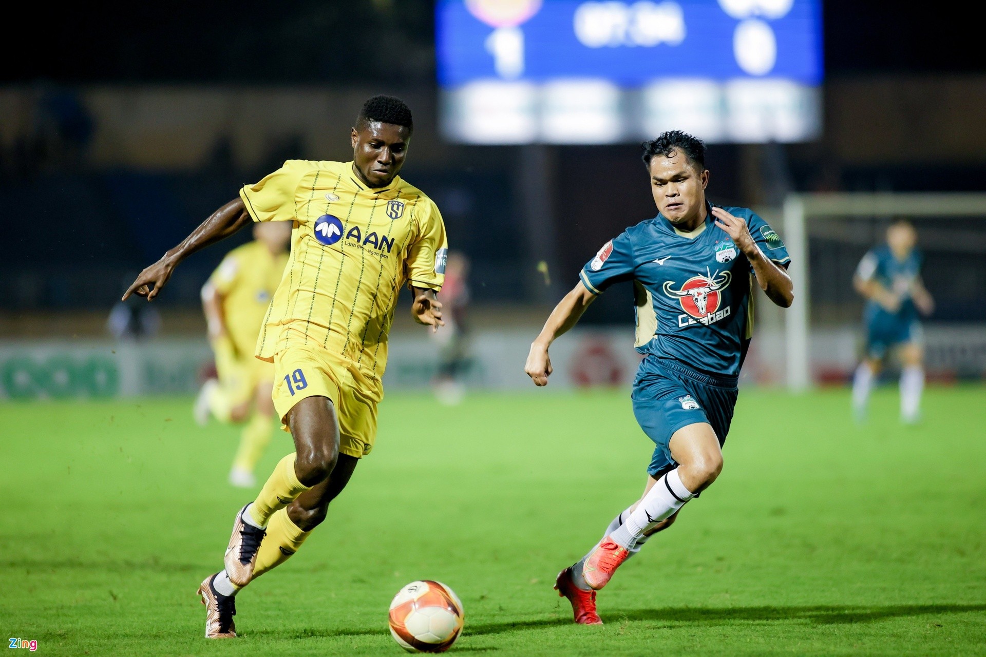 Tuyển thủ U22 ghi bàn giúp SLNA thắng trận đầu tiên ở V-League 2023 - Bóng Đá