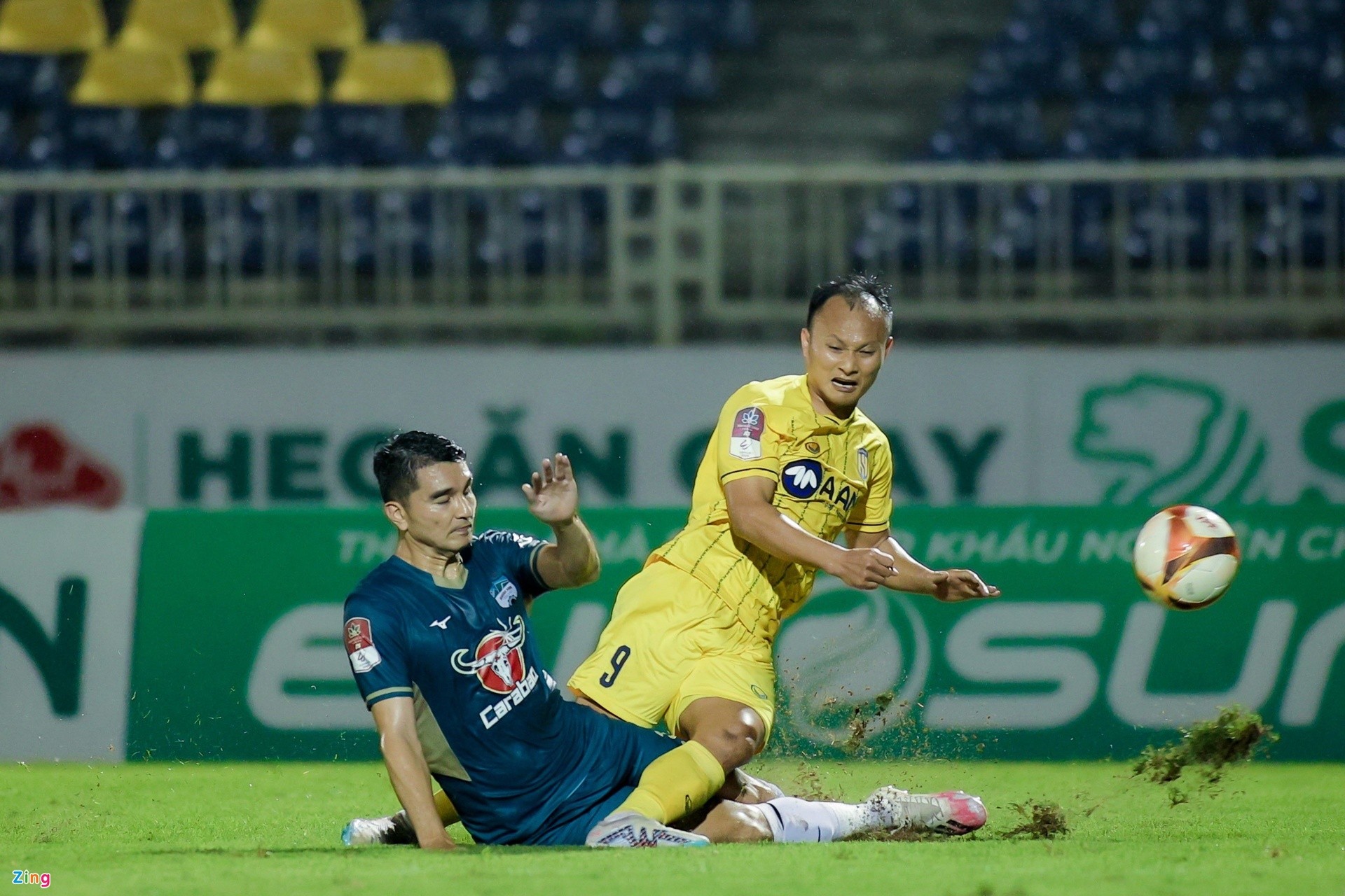 Tuyển thủ U22 ghi bàn giúp SLNA thắng trận đầu tiên ở V-League 2023 - Bóng Đá