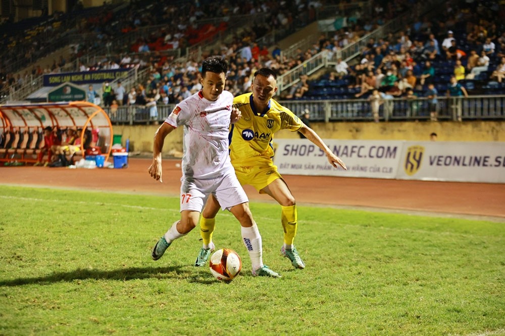 Cầu thủ SLNA bị VFF treo giò - Bóng Đá