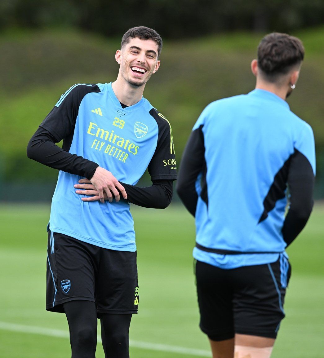 Arsenal tập luyện, cú hích quá lớn xuất hiện - Bóng Đá