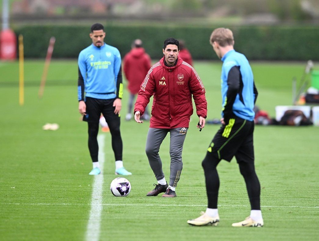 Arsenal tập luyện, cú hích quá lớn xuất hiện - Bóng Đá