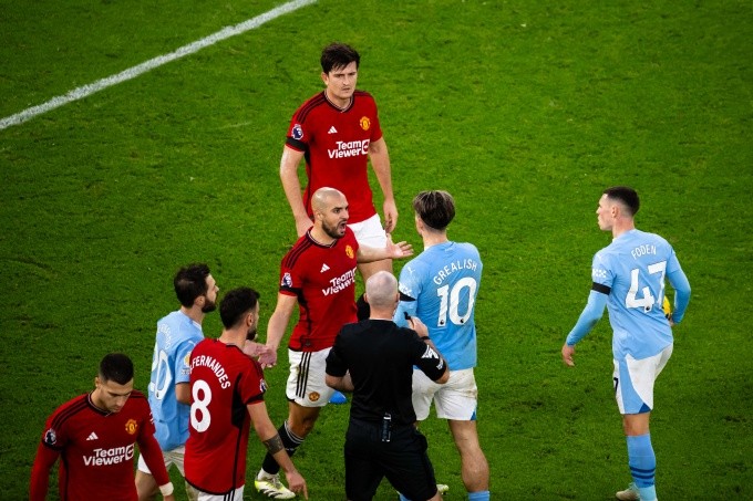 Amrabat tệ hại và quyết định 'tự hủy' của Ten Hag - Bóng Đá