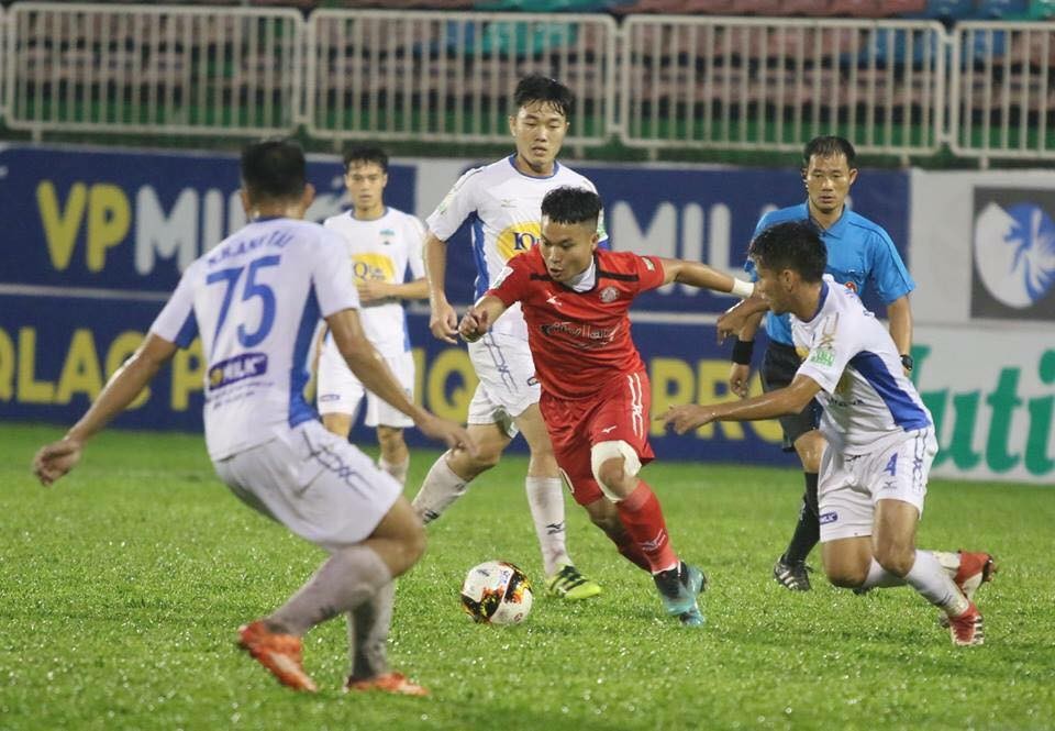 Có Triệu Việt Hưng, hàng tiền vệ CLB TP.HCM 