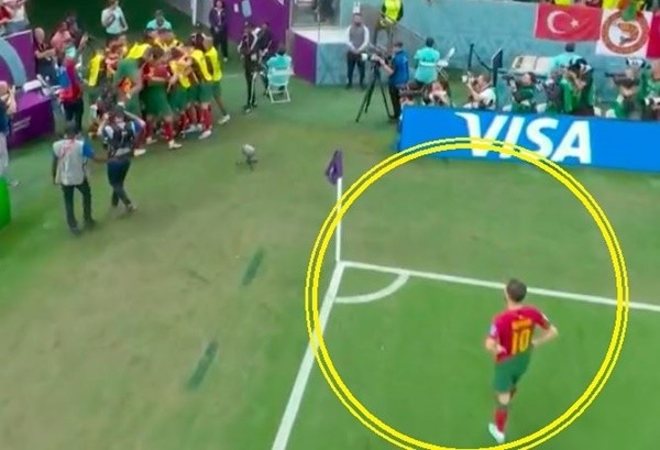 Bernardo Silva nhầm luật nên không dám ăn mừng cùng đồng đội - Bóng Đá