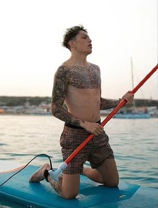 Alejandro Garnacho, 19, reveals he is expecting his first child with girlfriend Eva Garcia as the loved-up couple enjoy sun-soaked getaway - Bóng Đá