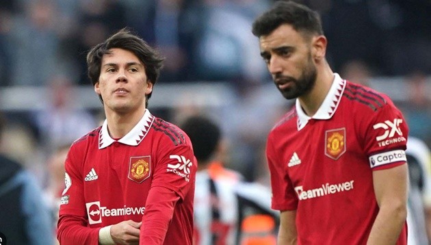 Bruno Fernandes slammed for 'pathetic' treatment of young Man Utd teammate - Bóng Đá