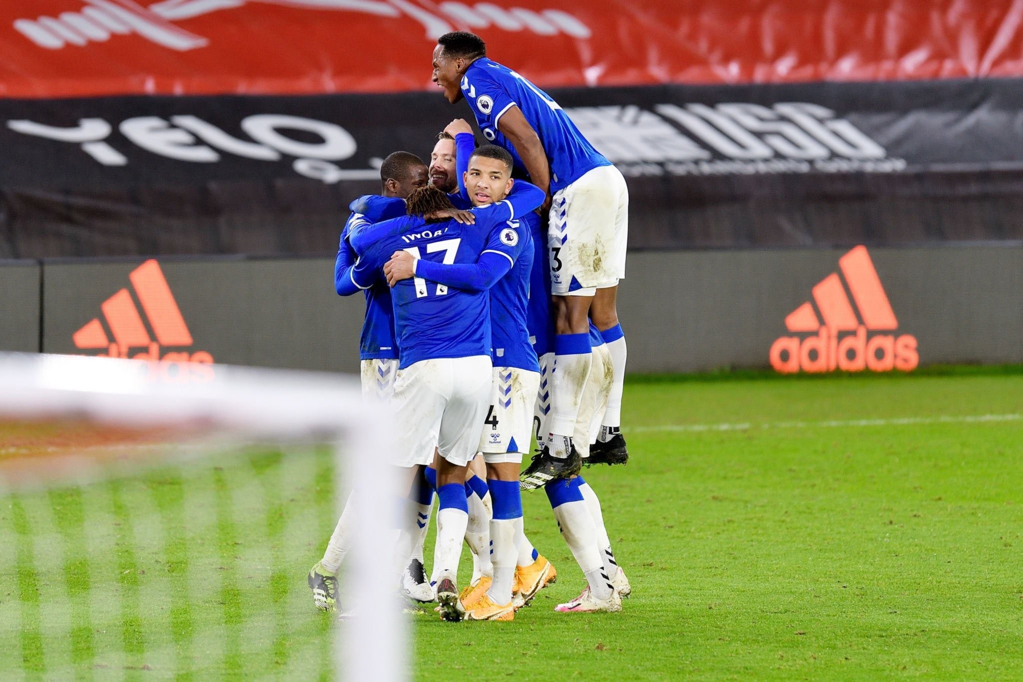 Everton climb to 2nd position - Bóng Đá