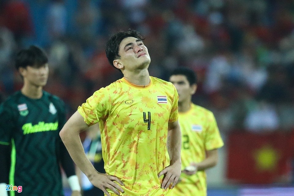 Trung vệ gốc Đan Mạch giã từ tuyển Thái Lan sau SEA Games 32 - Bóng Đá